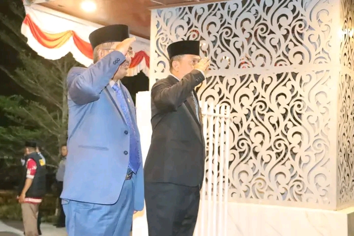 Bupati UAS dan Wabup Katamso Ikuti Upacara Kehormatan dan Renungan Suci