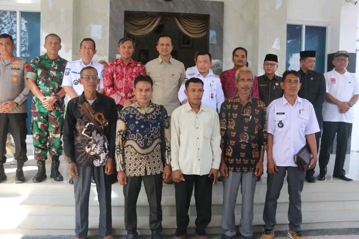 Gubernur Al Haris Dampingi Menteri Transmigrasi Bahas Penyelesaian Permasalahan TSM IV Gelam Baru