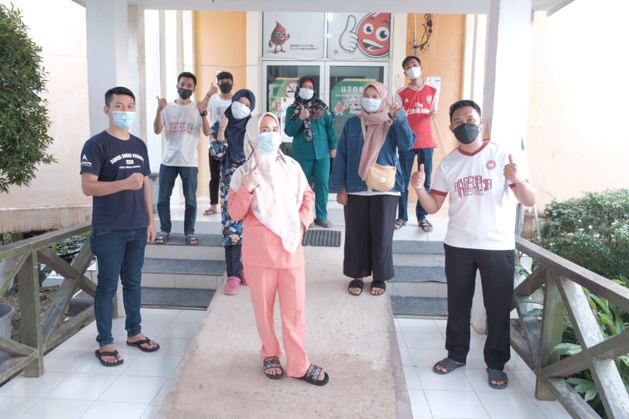 Arsenal Indonesia Supporters (AIS) Regional Kuala Tungkal Menggelar Kegiatan Sosial Donor Darah