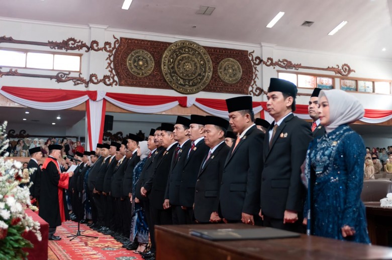 55 Anggota DRPD Provinsi Jambi Resmi Dilantik, Hafiz Fattah Ketua Sementara