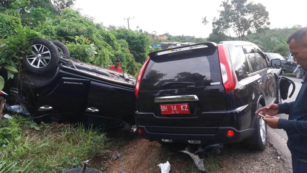 BREAKING NEWS: Rombongan Mobil Bupati Bungo Kecelakaan Di Semabu