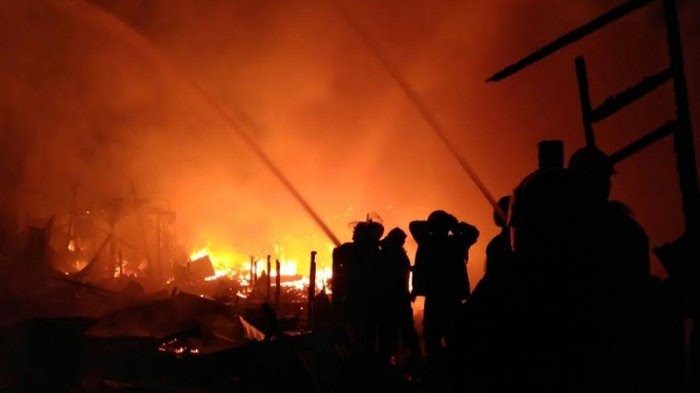 Ratusan kios dan toko di Pasar Terbesar Tembilahan Terbakar