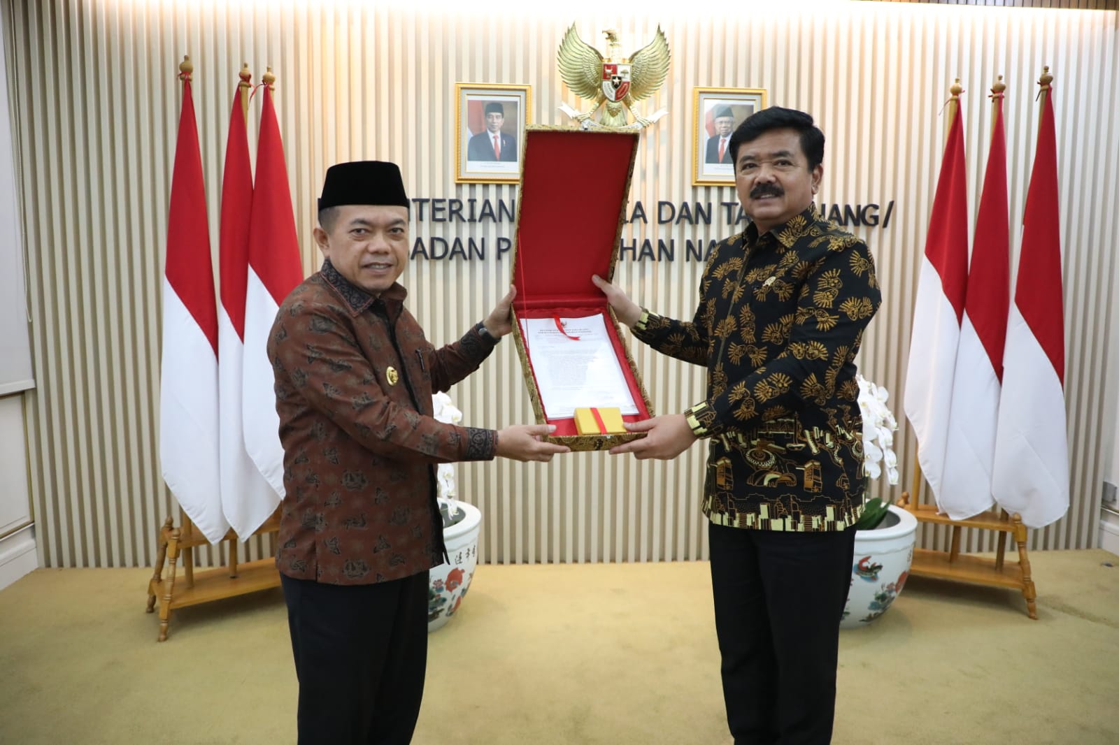 Jambi Provinsi Pertama di Sumatera Terima Dokumen Persetujuan Substansi RTRW dari Menteri ATR