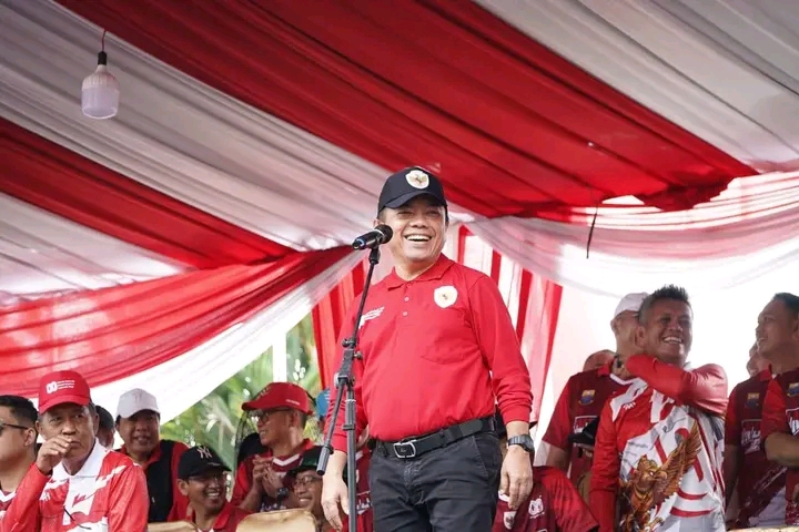 Semarak Pawai Pembangunan, Gubernur Al Haris Ajak Masyarakat Perkuat Rasa Kebersamaan dan Bangga Budaya Daerah