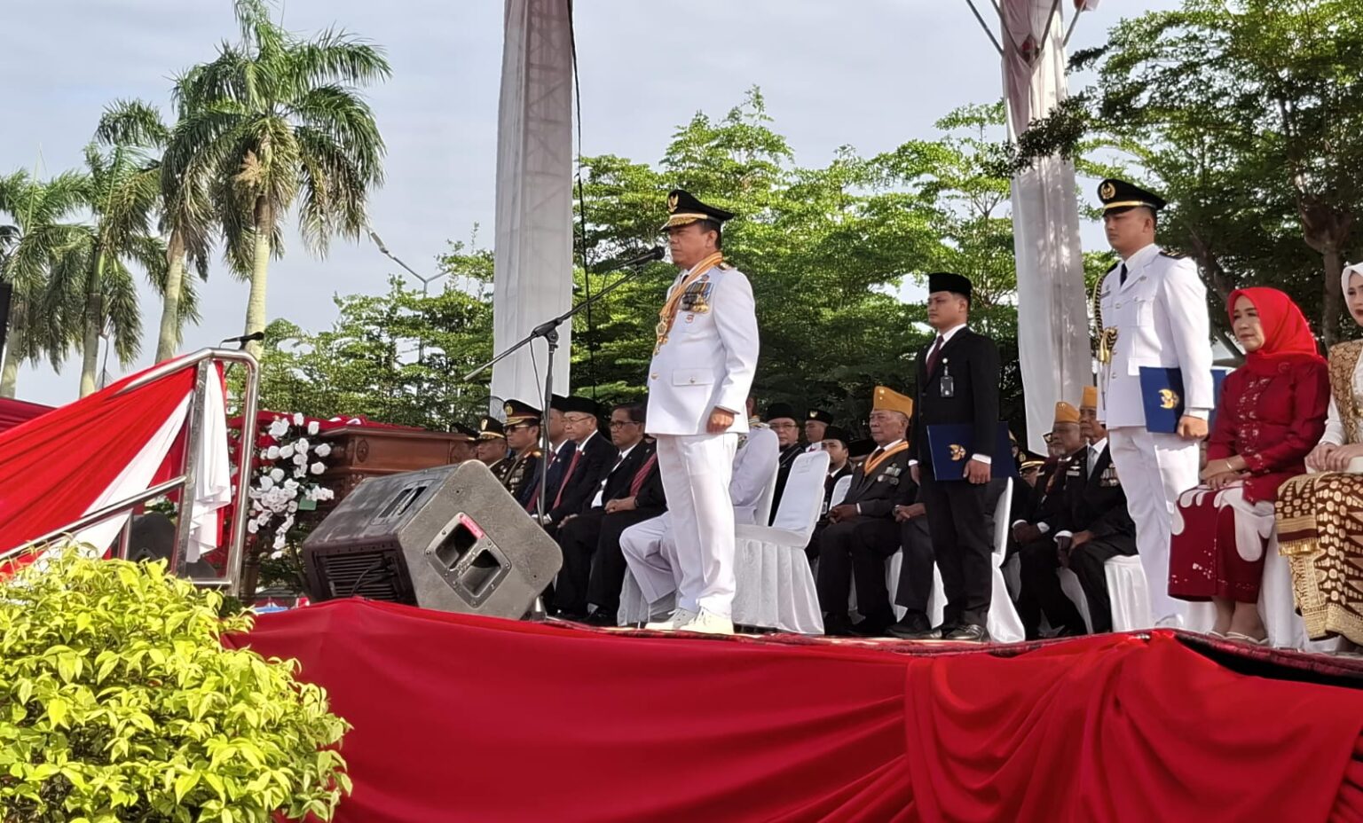 Pimpin Upacara HUT RI ke-80, Gubernur Al Haris Ajak Masyarakat Perkuat Persatuan dan Semangat Gotong Royong