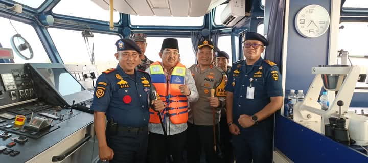 Pastikan Kelancaran Arus Balik Lebaran, Bupati Tanjabbar Pantau Langsung Keberangkatan Penumpang di Pelabuhan Marina Batam Kualatungkal Pastikan Kelancaran Arus Balik Lebaran, Bupati Tanjabbar Pantau Langsung Keberangkatan Penumpang di Pelabuhan Marina Batam Kualatungkal