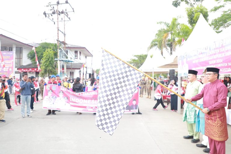 Pj Sekda Lepas Pawai Budaya dan Pembangunan