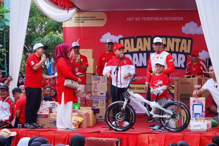 Gubernur Al Haris Hadir Meriahkan Kemerdekaan RI Bersama LDII Jambi, Berikan Hadiah Sepeda Listrik