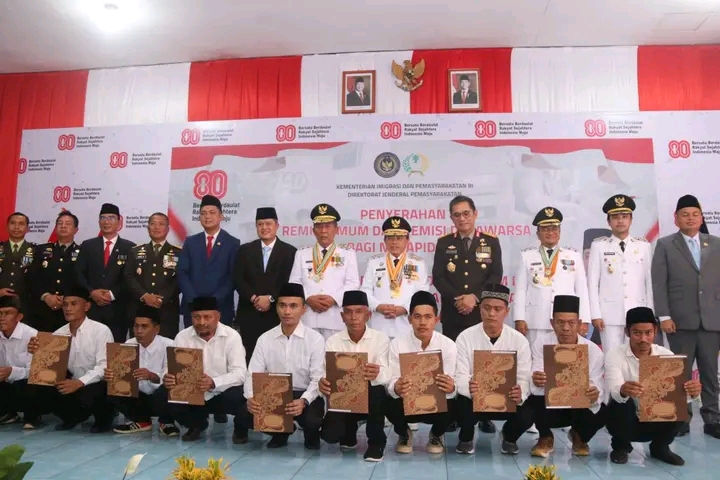 Gubernur Al Haris Serahkan Remisi Umum Dan Dasawarsa Bagi Narapidana dan Anak Binaan