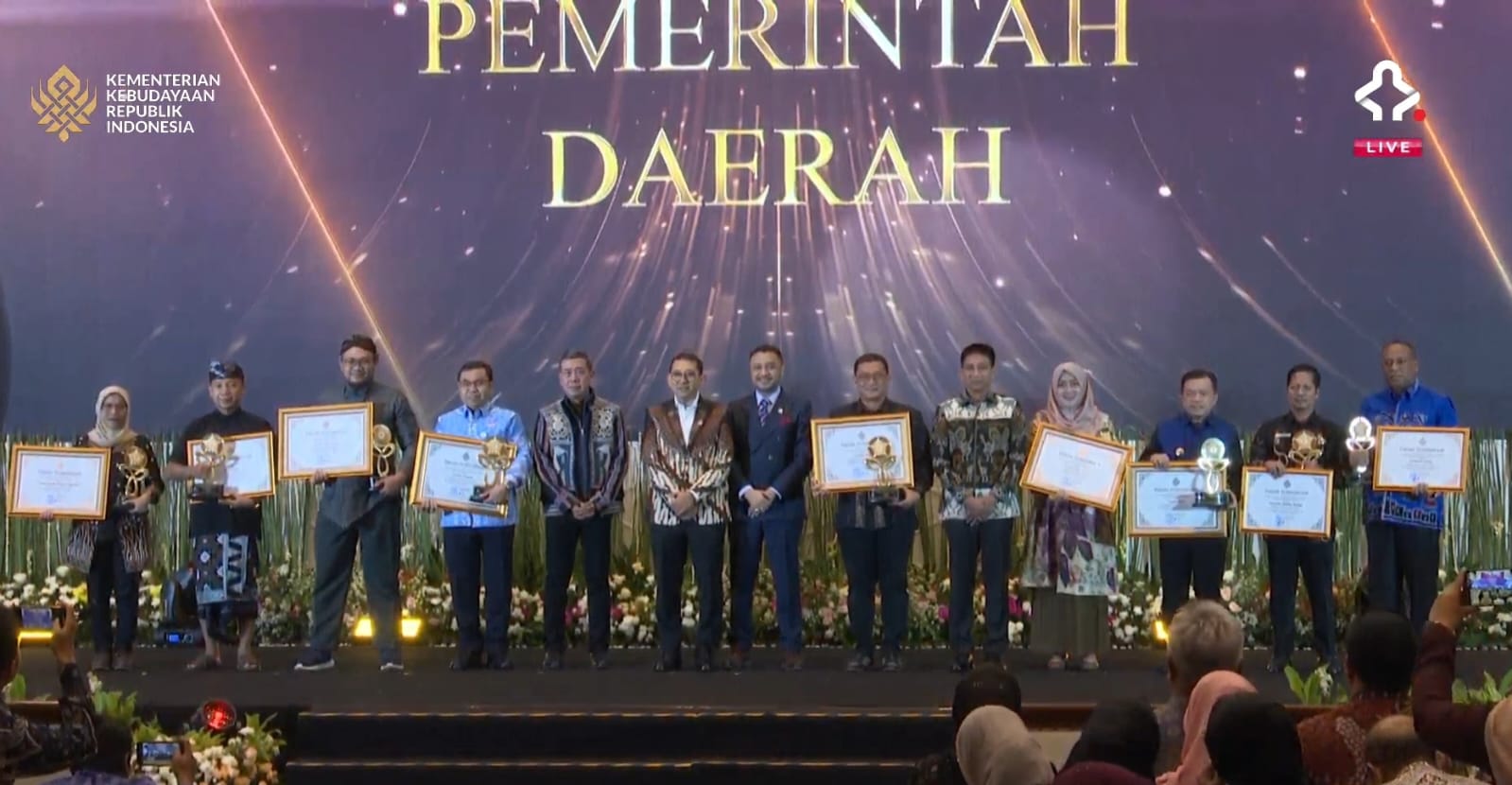 Gubernur Al Haris Terima Penghargaan 'Pemerintah Daerah Terbaik' dari Kementerian Kebudayaan
