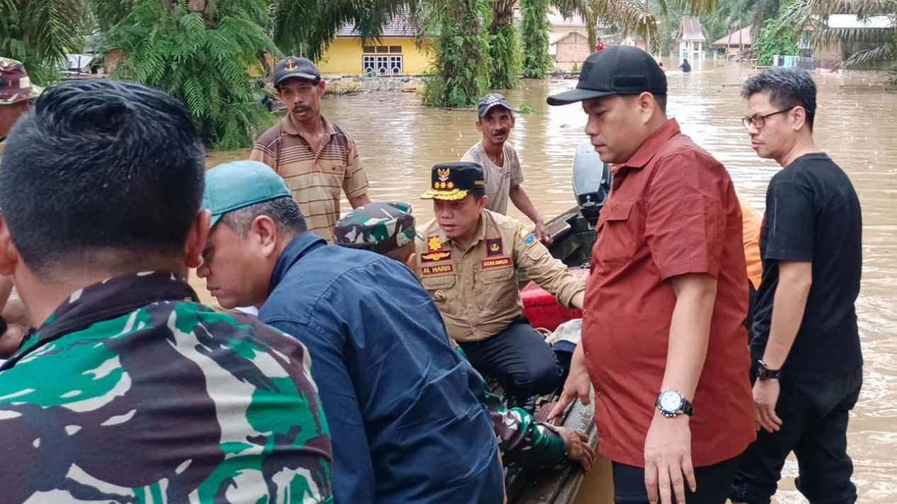Ansori Dampingi Gubernur Al Haris Tinjau Banjir ke Sumay