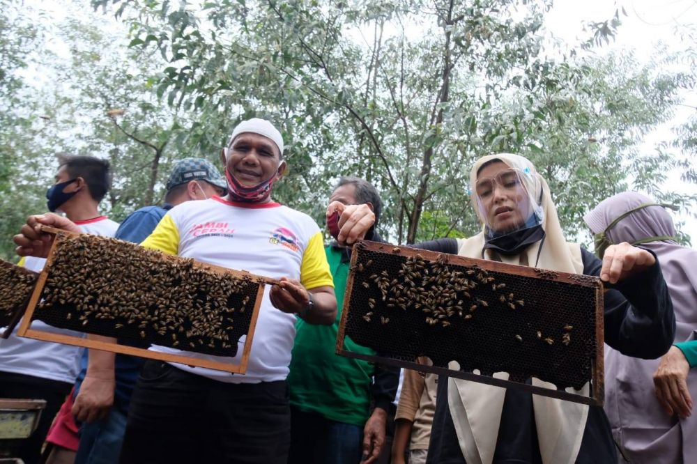 Kunjungi Petrenak Madu Lebah, Ini Mimpi Ratu Munawaroh 