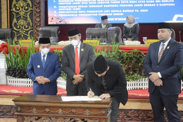DPRD Provinsi Jambi Setujui Tiga Ranperda Jadi Perda