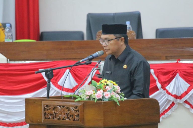 Mewakili Bupati, Pj. Sekretaris Daerah Hadiri Rapat Paripurna ke Dua DPRD Kabupaten Tanjab Barat