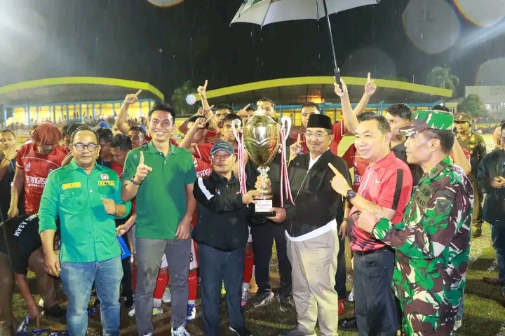 Batang Asam Juara Bupati Cup 2025, Bupati UAS Resmi Tutup Turnamen Batang Asam Juara Bupati Cup 2025, Bupati UAS Resmi Tutup Turnamen