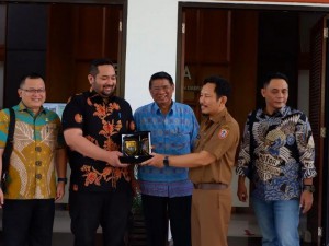 Waka Pinto Pimpin Anggota DPRD Jambi Stuba ke Bappeda Kalimantan Selatan