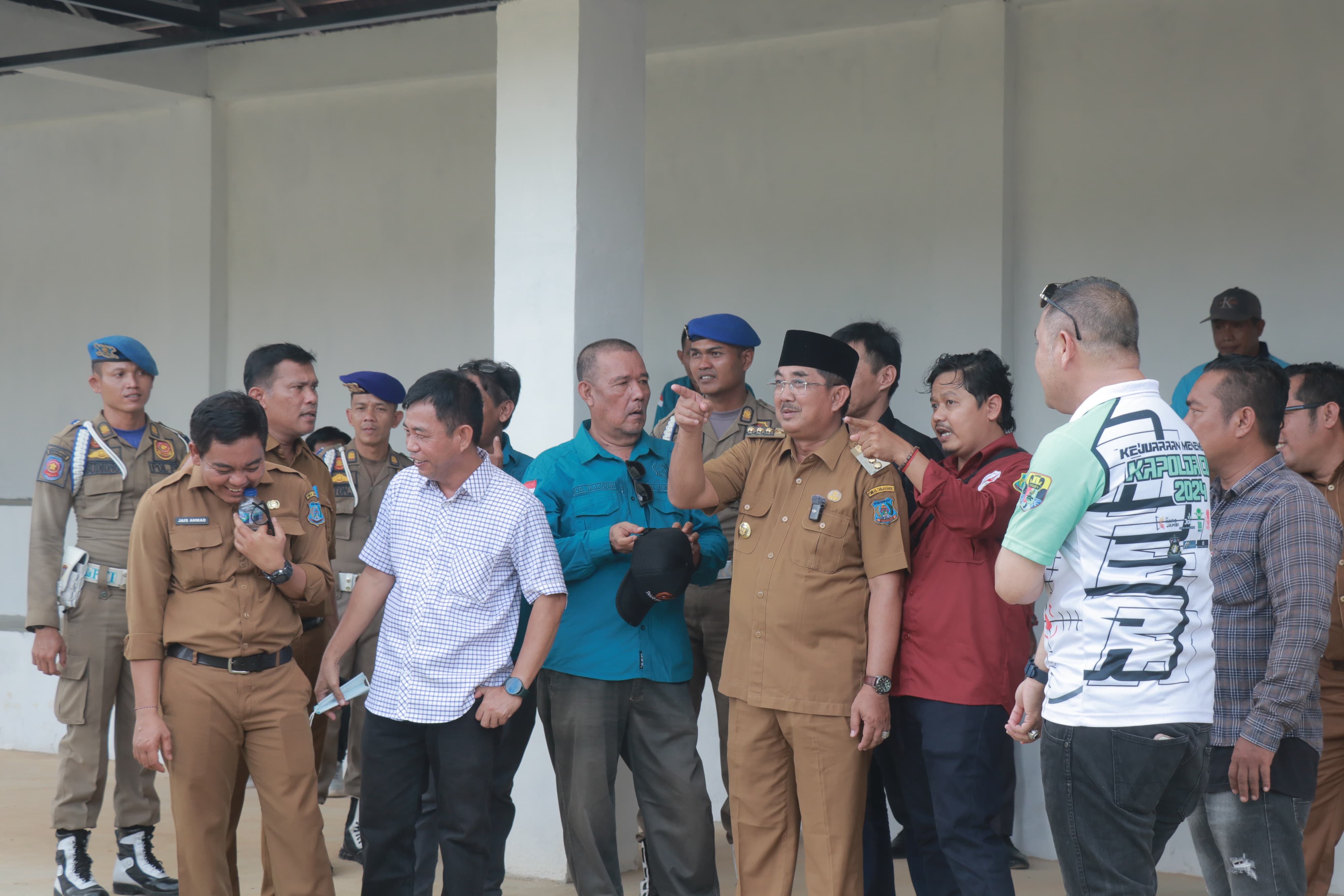 Bupati Tanjab Barat Tuntaskan Pembangunan Sport Center