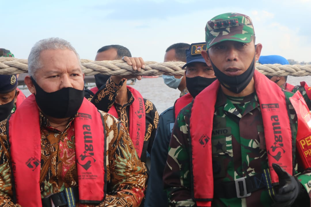 Bupati Safrial Bersama Danlanal Palembang Lakukan Patroli Perairan Kuala Tungkal