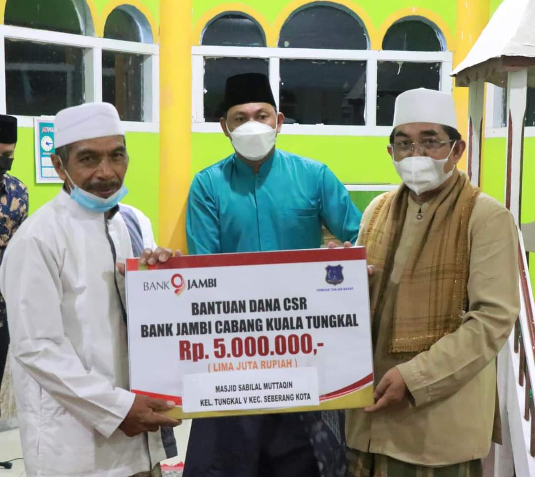 Safari Ramadhan Di Sebrang kota, Bupati dan Wabup Serahkan Bantuan Ke Masjid Sabilal Muttaqin