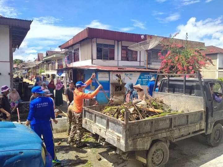Pemkab Kerinci Gelar Gotong Royong Barsama Masyarakat Tiga Desa di Tanjung Tanah